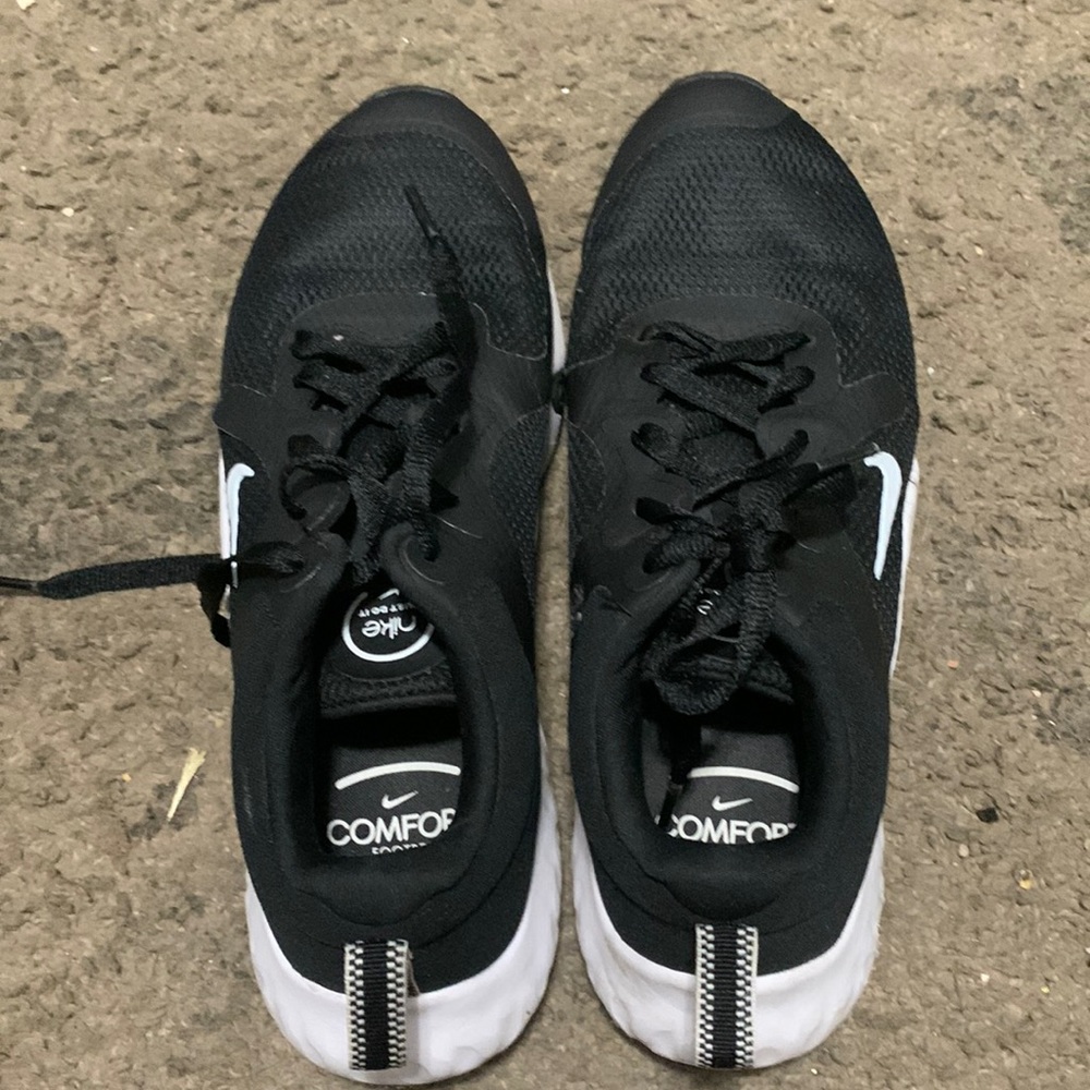Nike comfort footbed running shoes